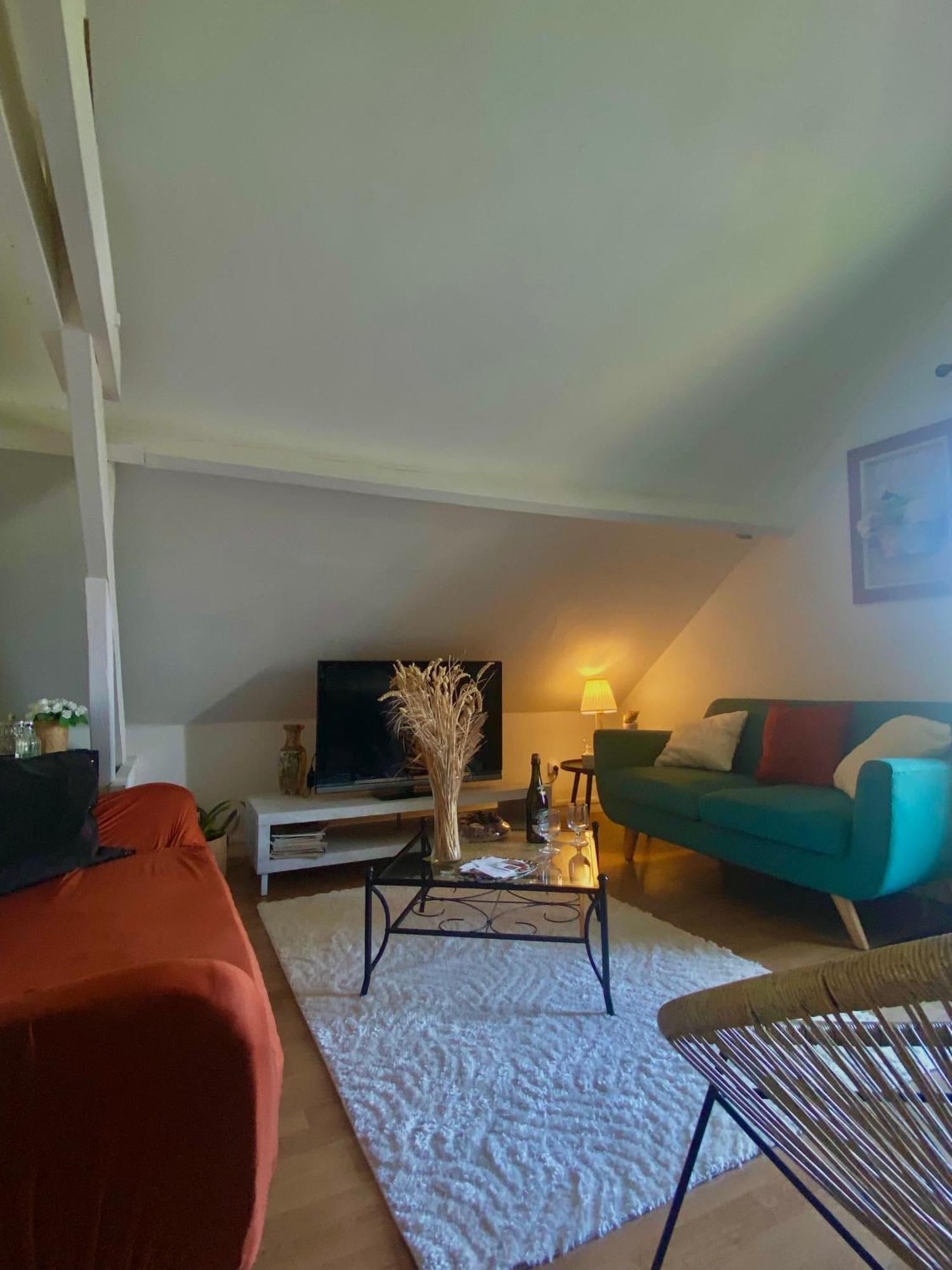 Une Ambiance Cosy Avec Jardin Privatif Nassandres Екстериор снимка