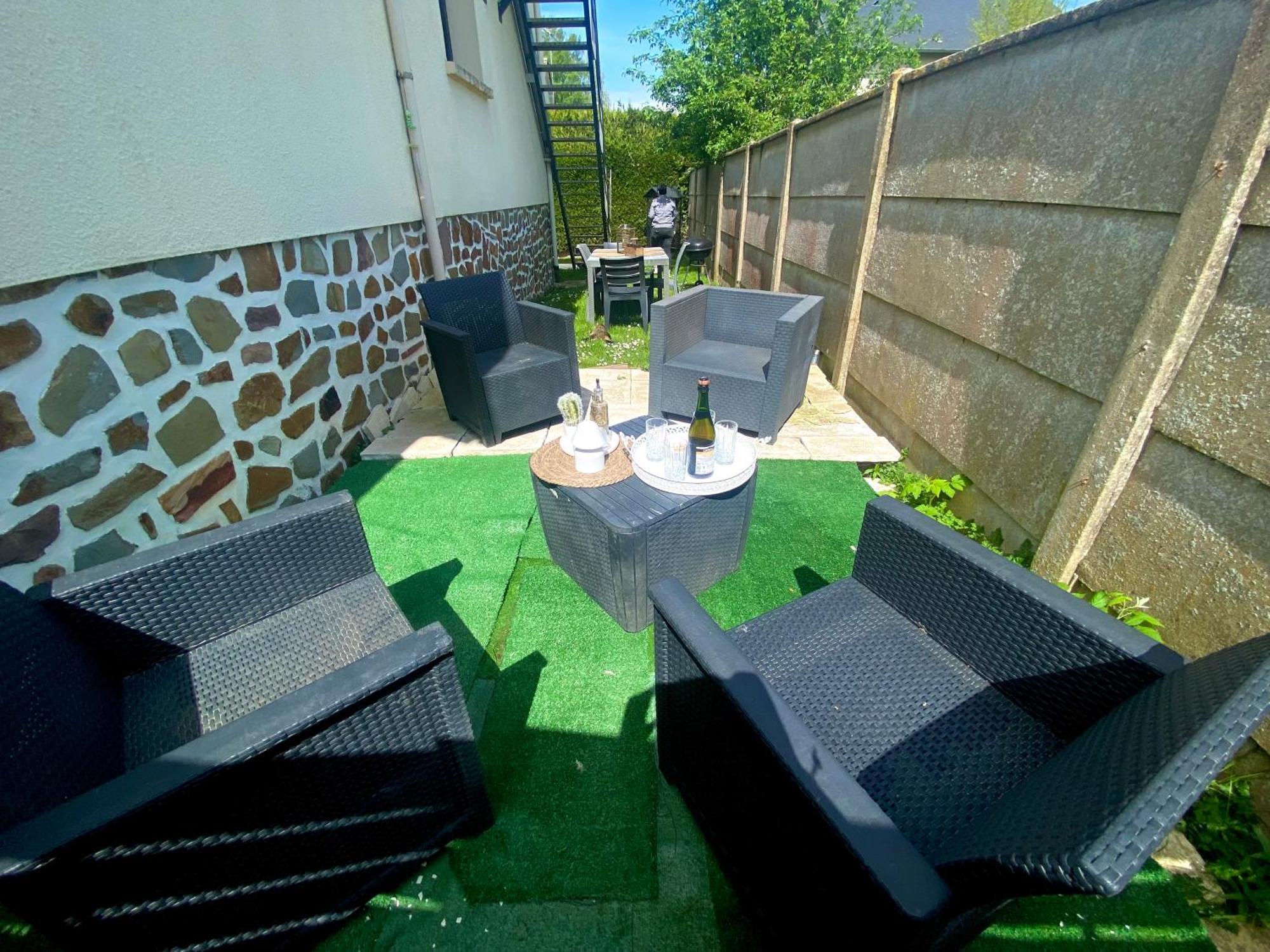 Une Ambiance Cosy Avec Jardin Privatif Nassandres Екстериор снимка